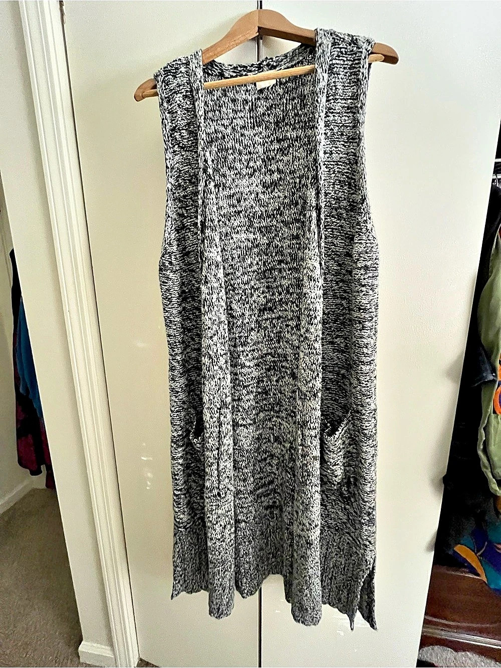Chico's Open Front Long Knit Vest in Gray & Black Like New